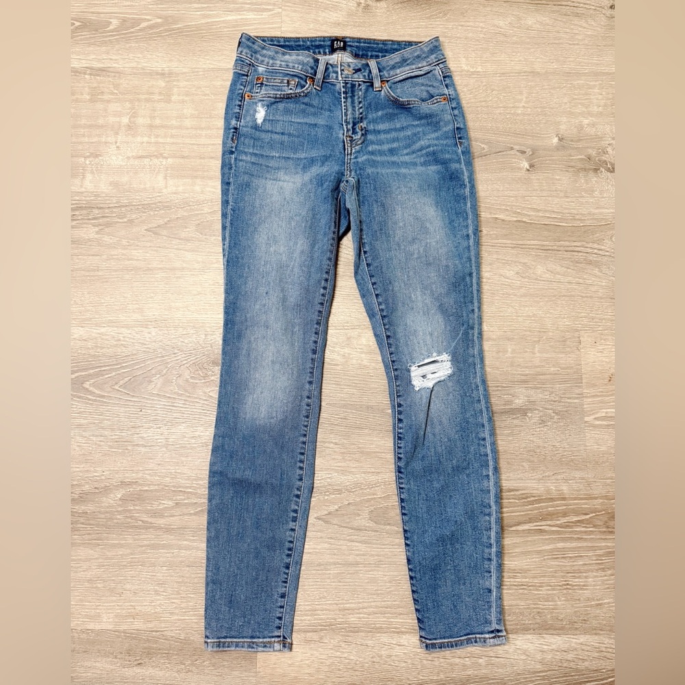 •GAP• DISTRESSED CURVY TRUE SKINNY JEANS